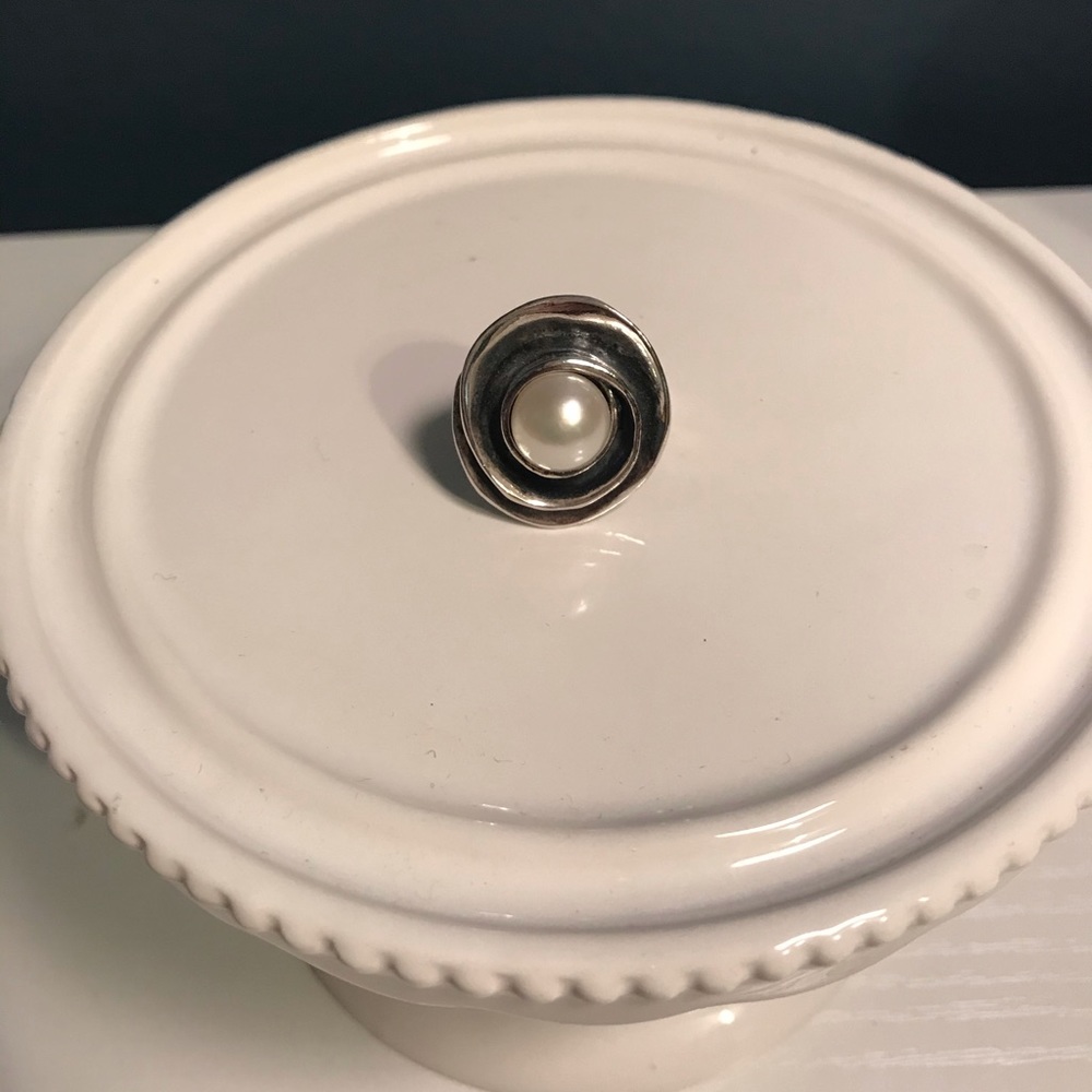 Sterling silver pearl ring